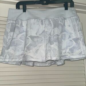 Lululemon Athletica Pace Rival Skirt in Light Gray